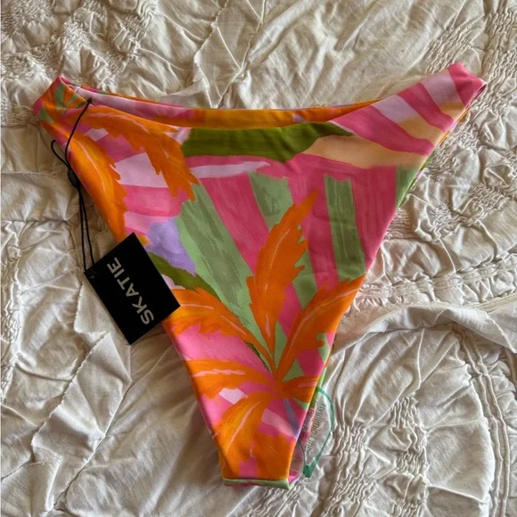 Skatie Kelly Bottom in Puka - Picture 6 of 6